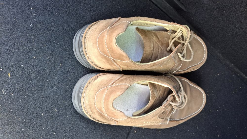 Sapatos e tenis Homem Tam 42 = 3 pares 20€