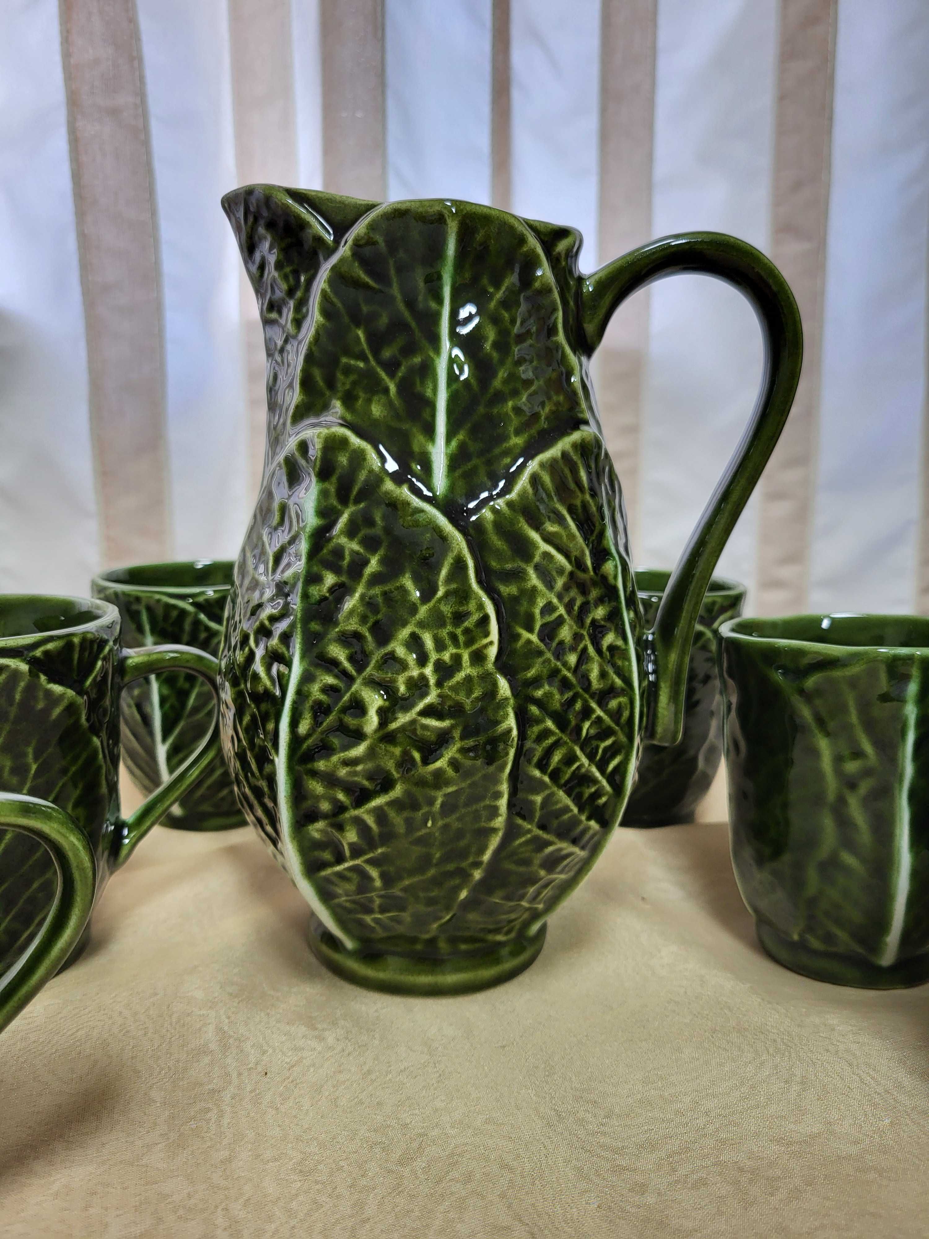Conjunto jarro e canecas