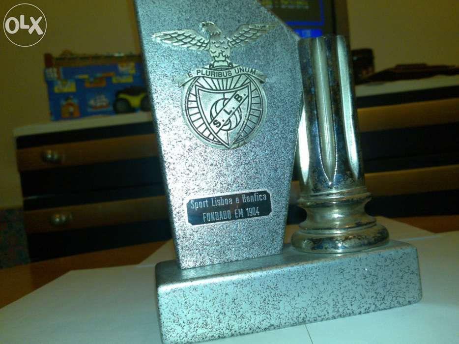 benfica estatueta (troféu com emblema do benfica em relevo) licenciado