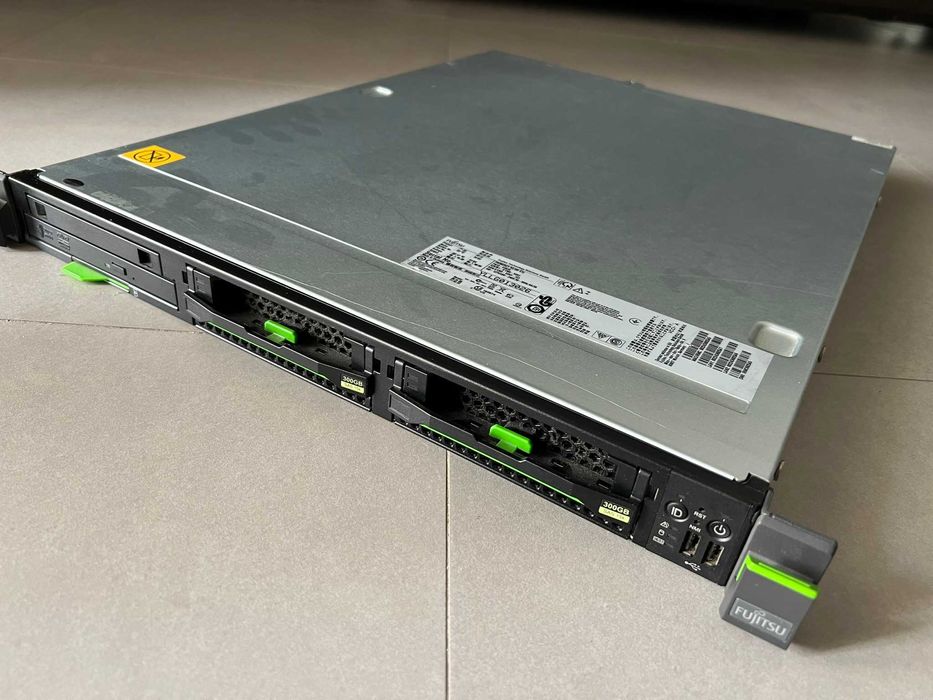 Fujitsu PRIMERGY RX100 S7p 24GB Xeon E3-1220 2xdiscos SAS 300GB
