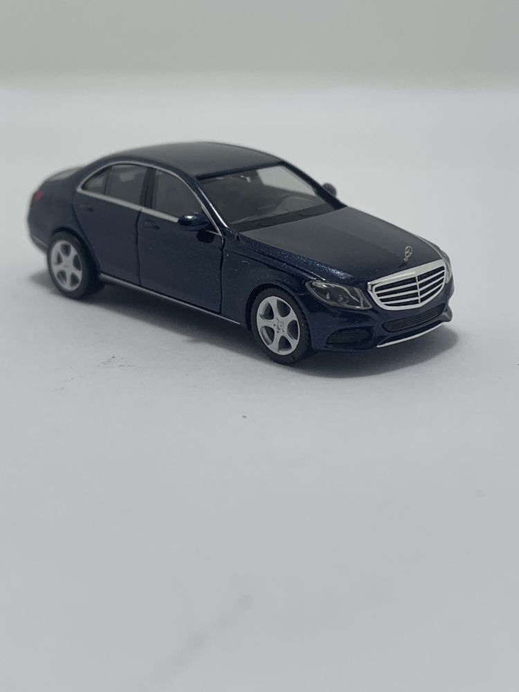 ( V ) _ Mercedes C da Herpa escala 1/87