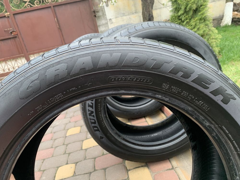 Автомобільні шини Dunlop grandtrek st 30 245/55/r19