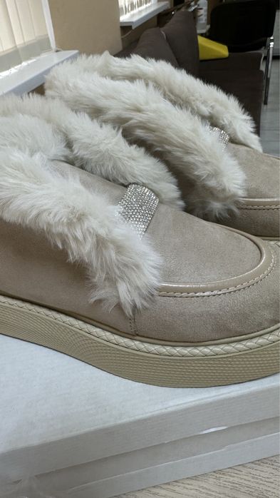 Продам нові жіночі ботики