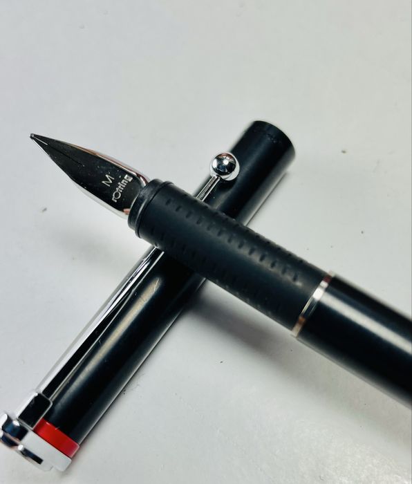 Caneta de tinteiro “Rotring 700”