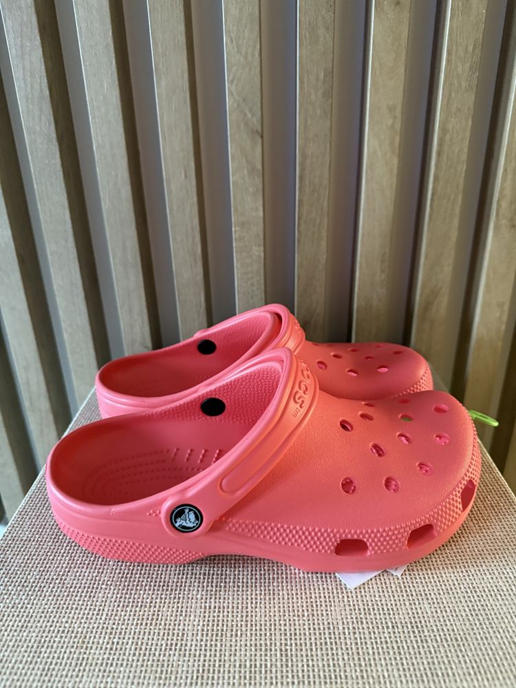 Klapki damskie Crocs Classic r. 37-38, damska 7 koralowe Nowe