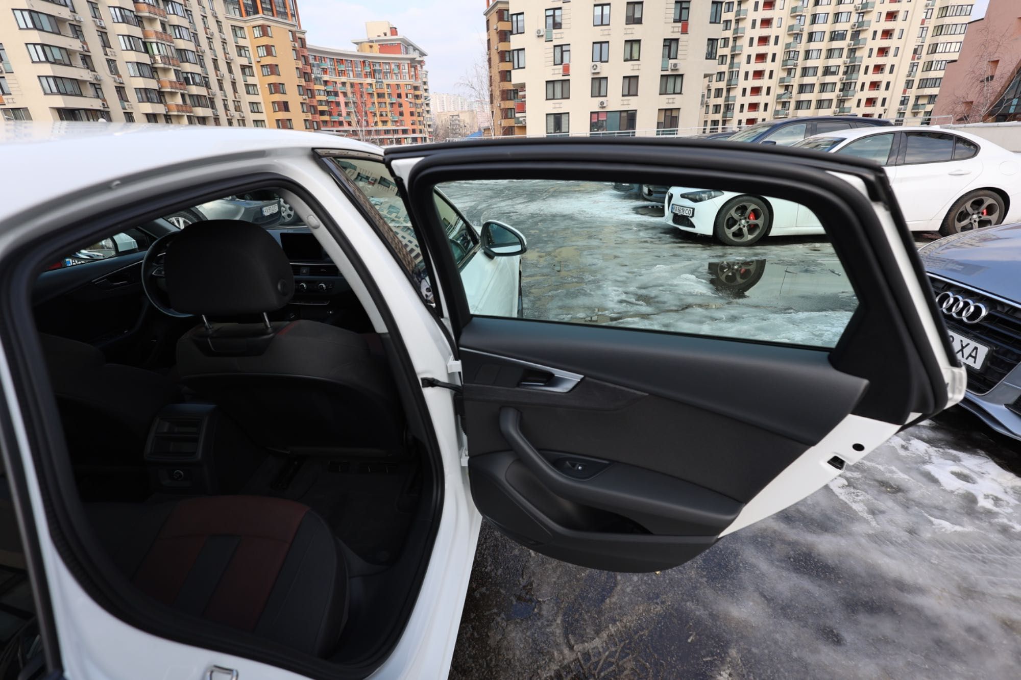 Продаю Audi A4 перша єдина власниця 69000км без дтп