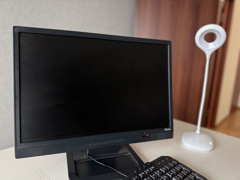 Монітор iiyama ProLite 19” та клавіатура у подарунок.