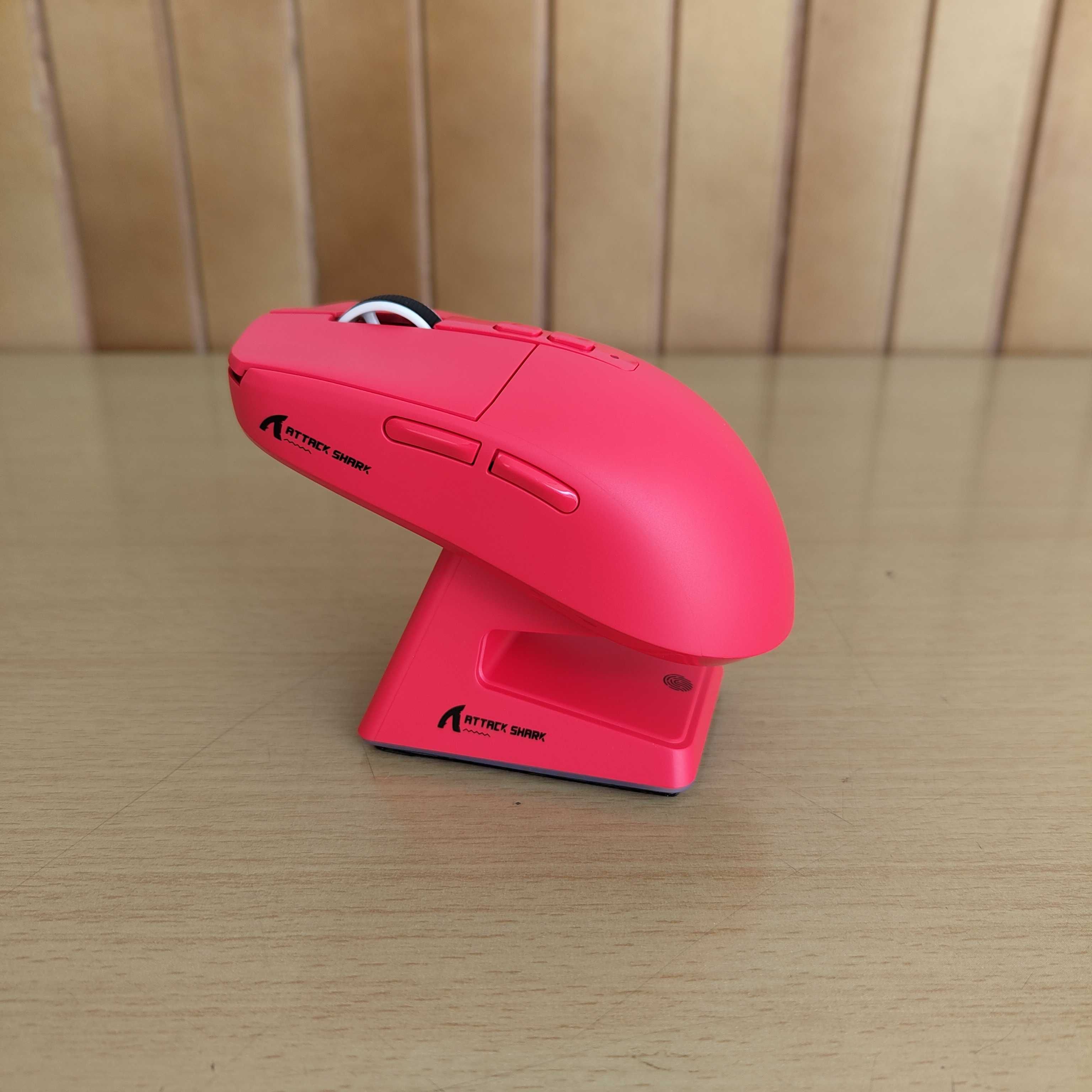 Rato Mouse Wireless Gamer 26 mil DPI Attack Shark X6 Vermelho