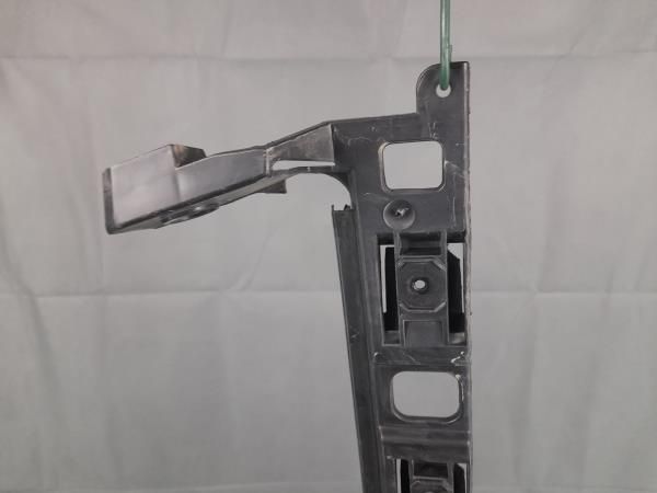 Guia de pára-choques trás direita VOLKSWAGEN Passat (3C2)