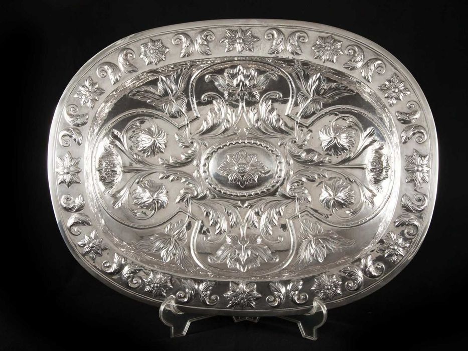 Salva recortada em prata