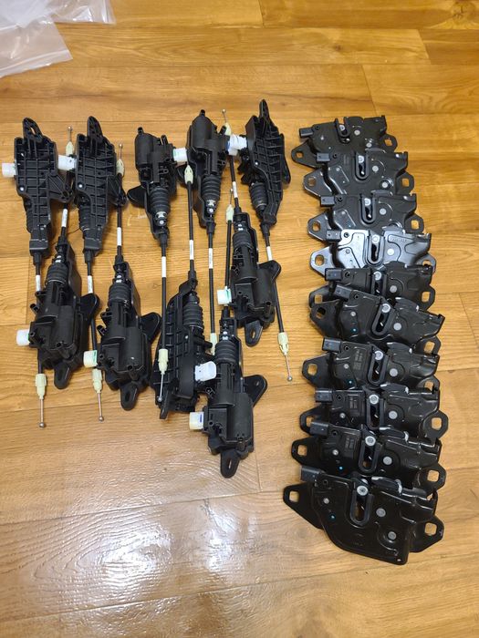 TESLA Y/3  Замок с приводом відкривання капоту 1643071-00-А 1500397-00