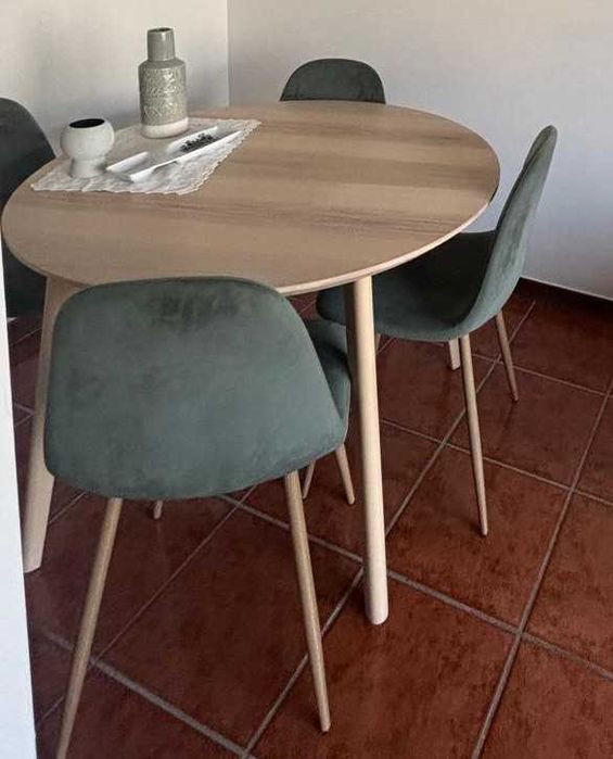 Mesa Redonda de madeira