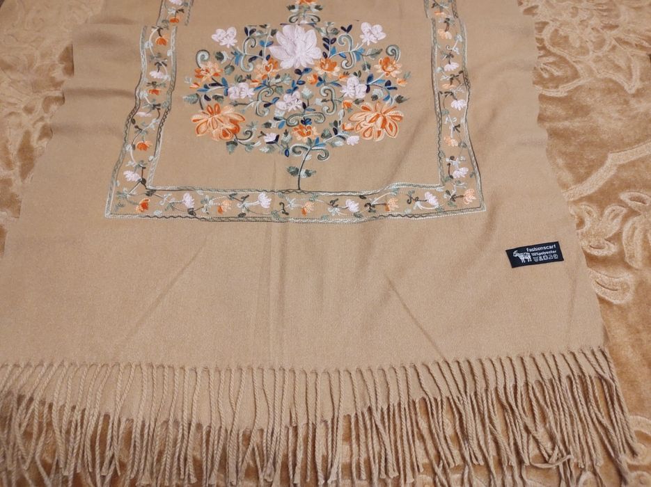 Szal haftowany damski nowy