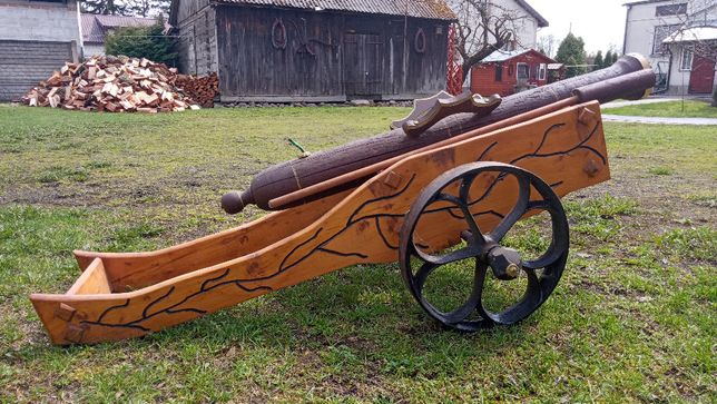 Ozdoba ogrodowa - drewniana replika armaty