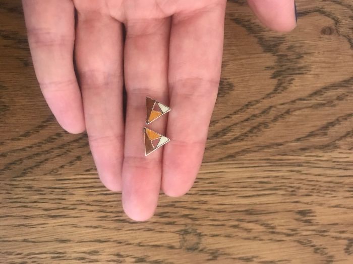 Par de brincos pequenos