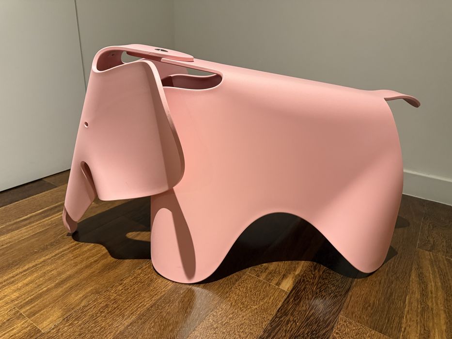 Elefante Eames RE, da VITRA