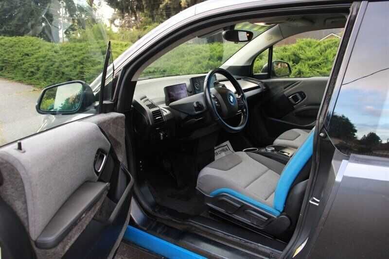 2017    BMW   i3