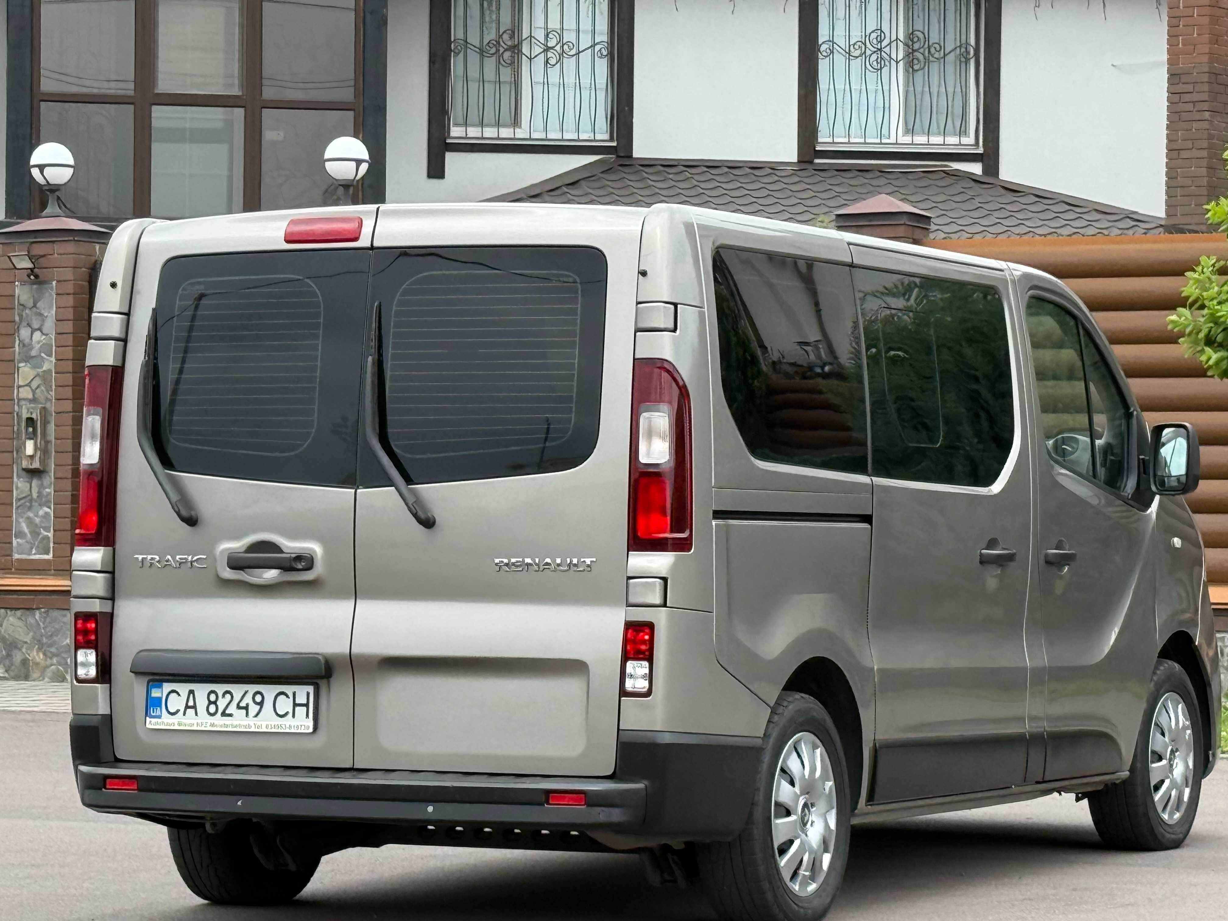 Renault Trafic  2015 Оригінальний пасажир