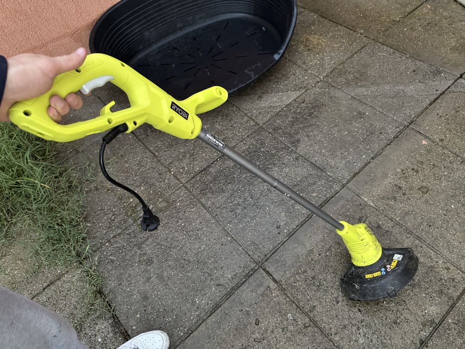 Aparador eletrico Ryobi 350W 25cm