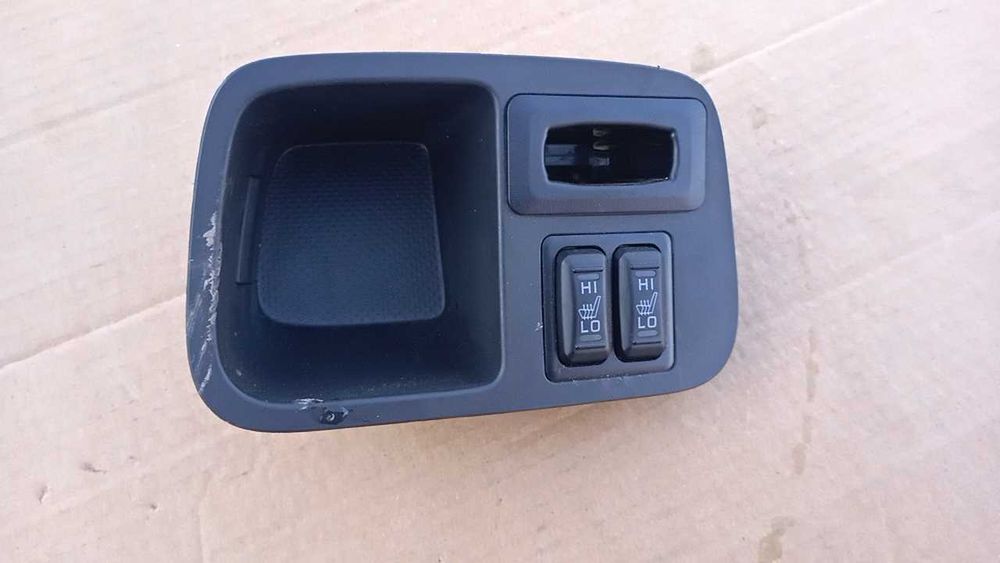 Przycisk podgrzewania foteli Mitsubishi Space Star II