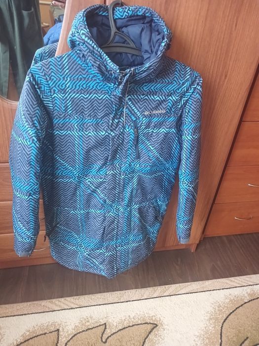 Зимова фірмова куртка.