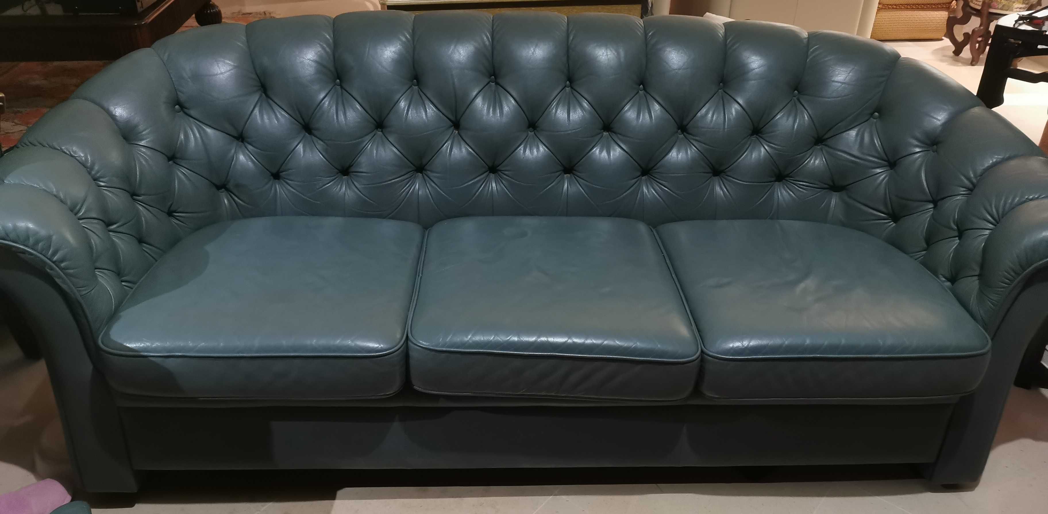 Sofá de 3 lugares em pele