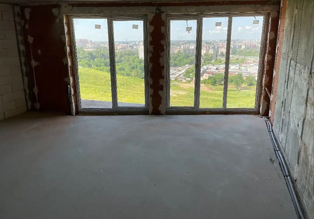 1-к. квартира з панорамними вікнами та паркінгом за вул. Тарнавського