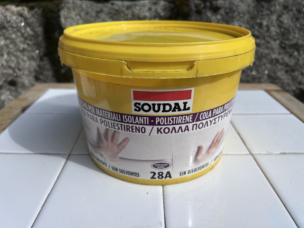 Cola  para  plcas ou ripas poliestireno , marca Soudal