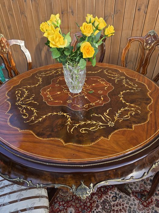 Stół okrągły intarsjowany okuwany mosiądzem + 6 krzeseł #2118 Stylowy