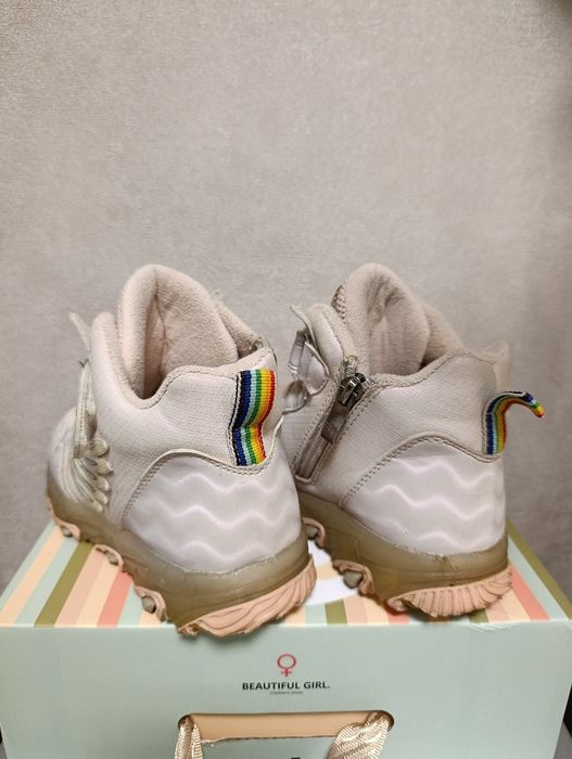 Стильні та зручні чобітки для дівчинки!