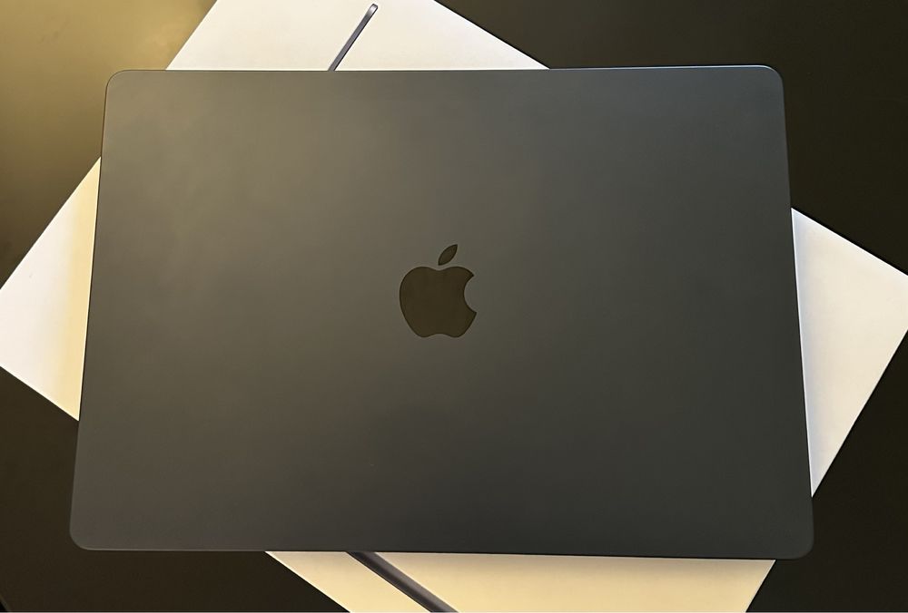 Macbook Air 15” m3 -2024 | 100% NOVO | Apenas 1 mês