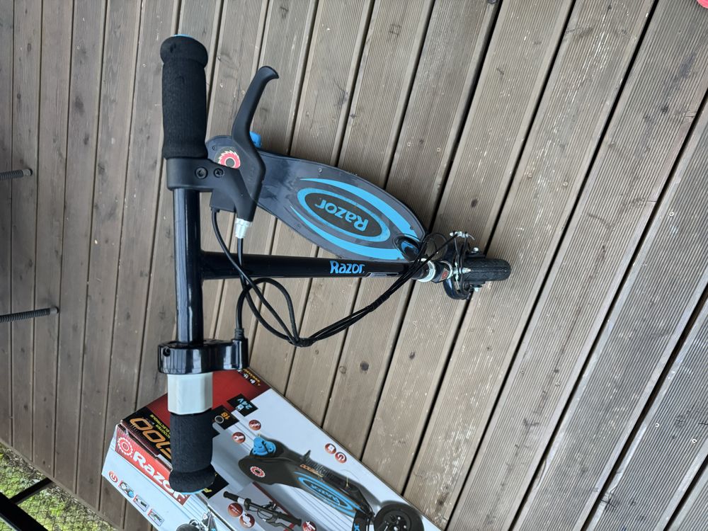 Hulajnoga elektryczna Razor E100
