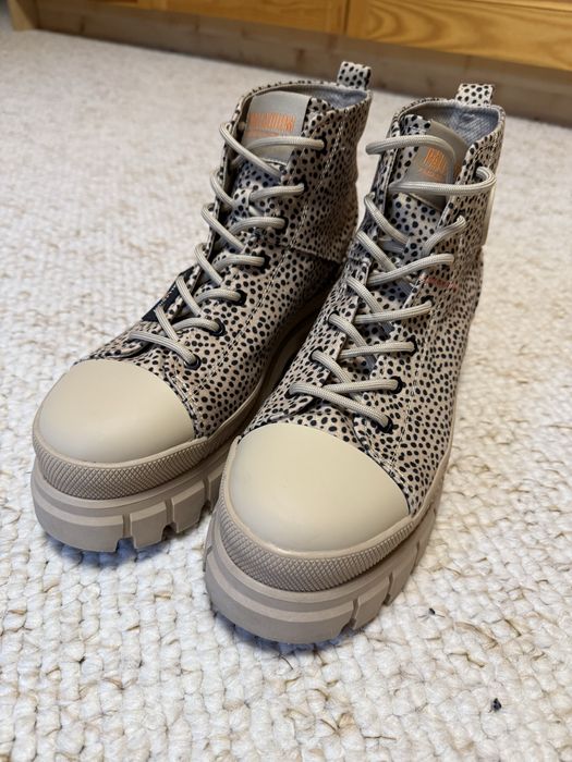 Nowe buty trapery beżowe kremowe w czarne kropki Palladium r. 42 27 cm