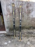 Skis Dynastar.