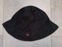 Czarny bucket hat