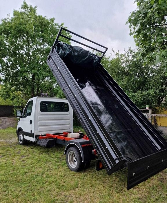 Wywóz gruzu ziemi zaladunek  transport minikoparka uslugi transportowe