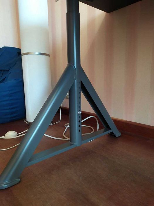 IKEA IDÅSEN ІДОСЕН Письмовий стіл з регулюванням висоти, чорний