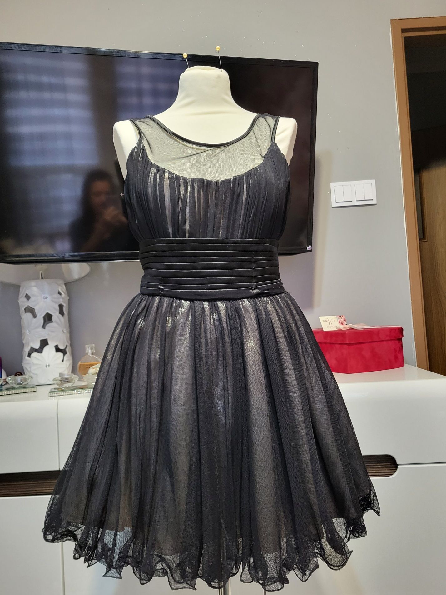Nowa śliczna tiulowa sukienka L/ XL , odkryte plecy Sylwester, inne