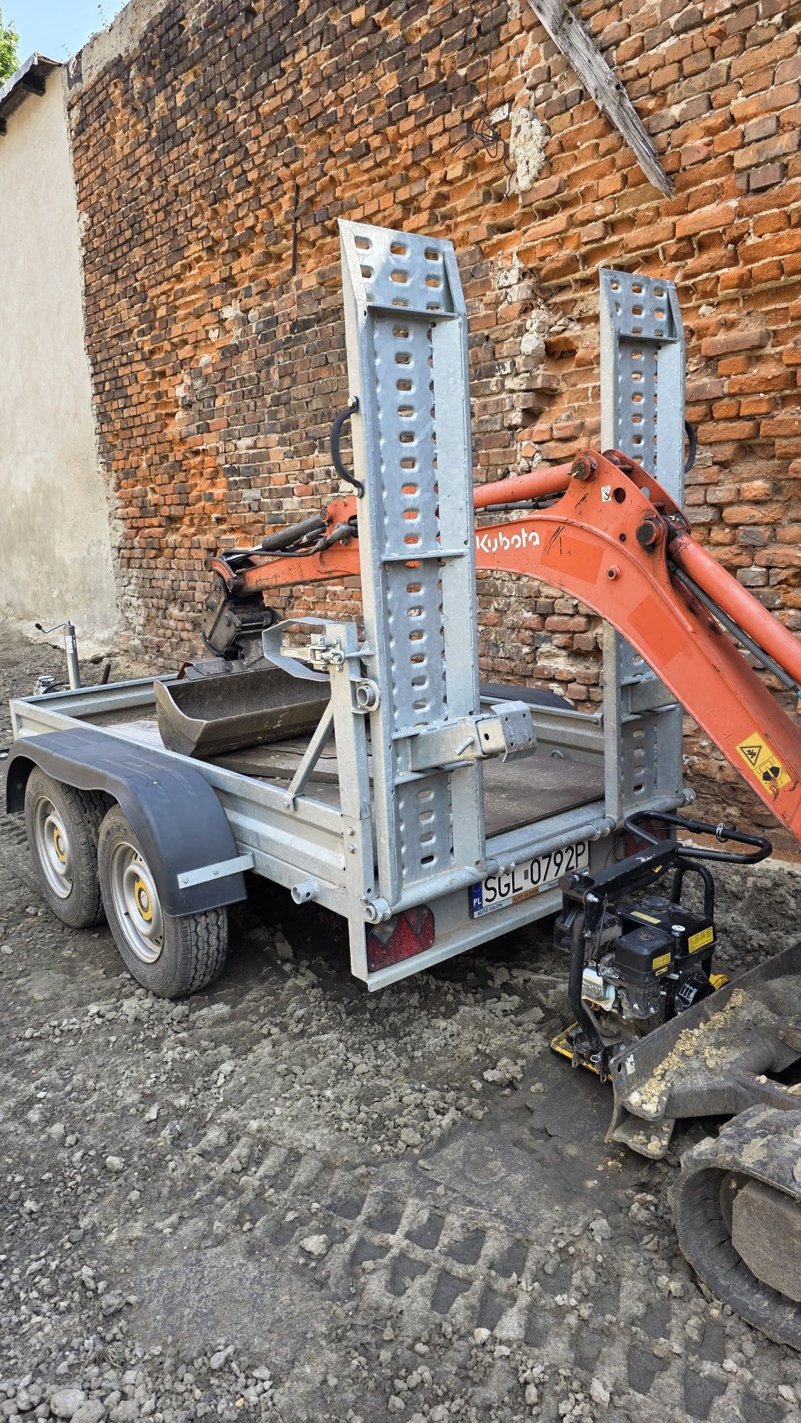 Przyczepka z najazdami dmc 2,5t CENA Z VAT