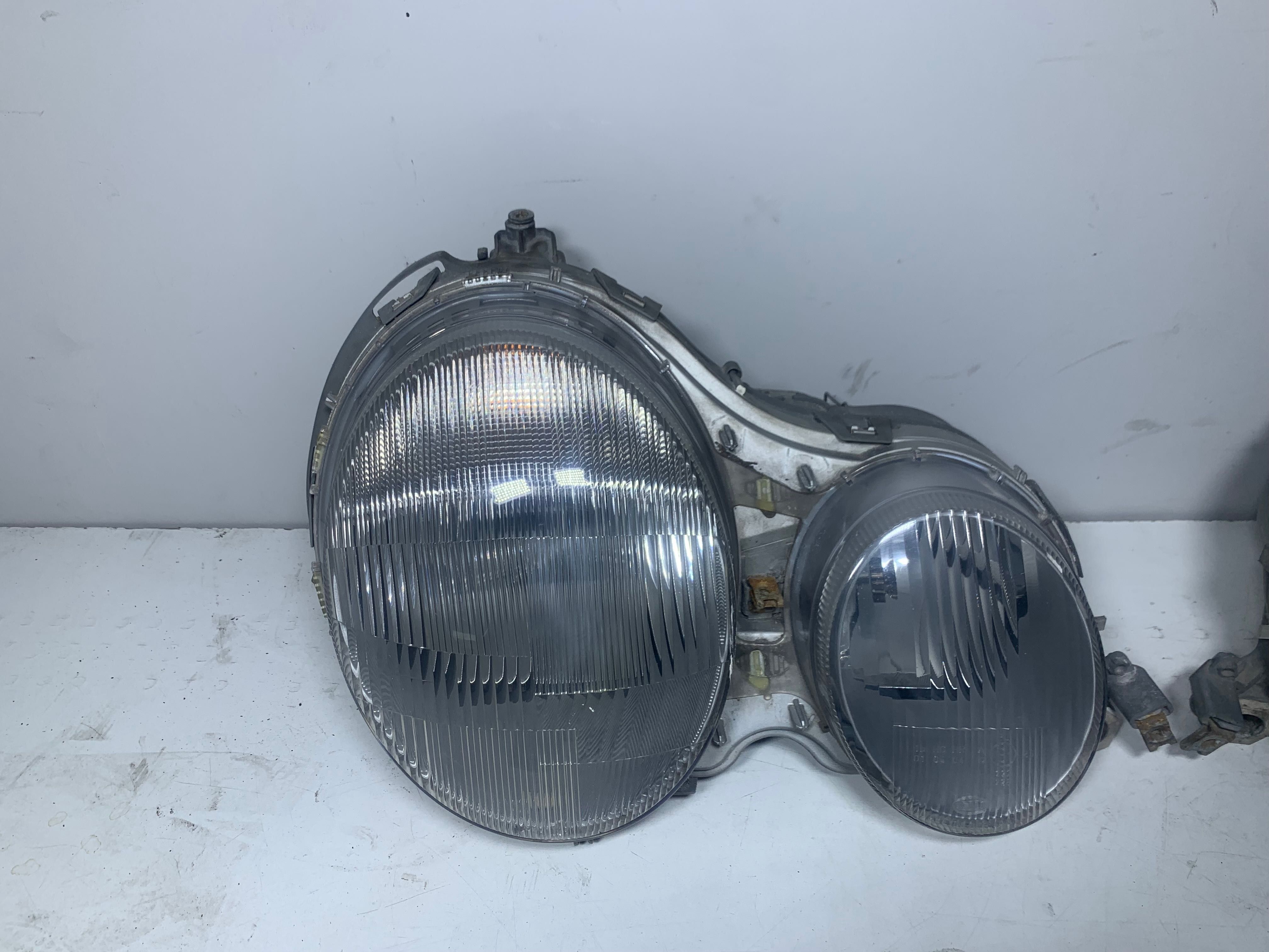 Lampy Przód Przednie Komplet Mercedes E-Klasa W 210 przed liftem OR EU