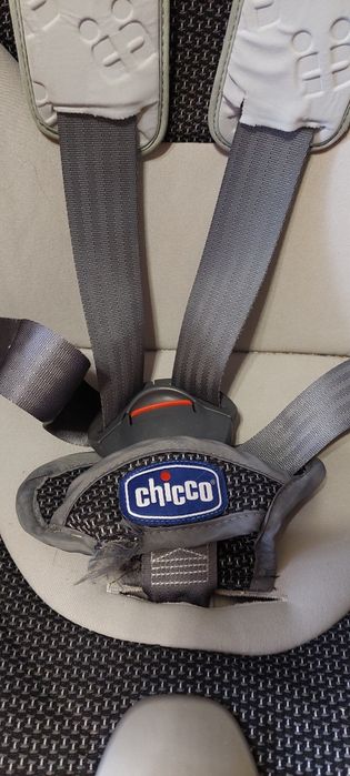 Автокресло детское Chicco artsana universal 9-18 кг