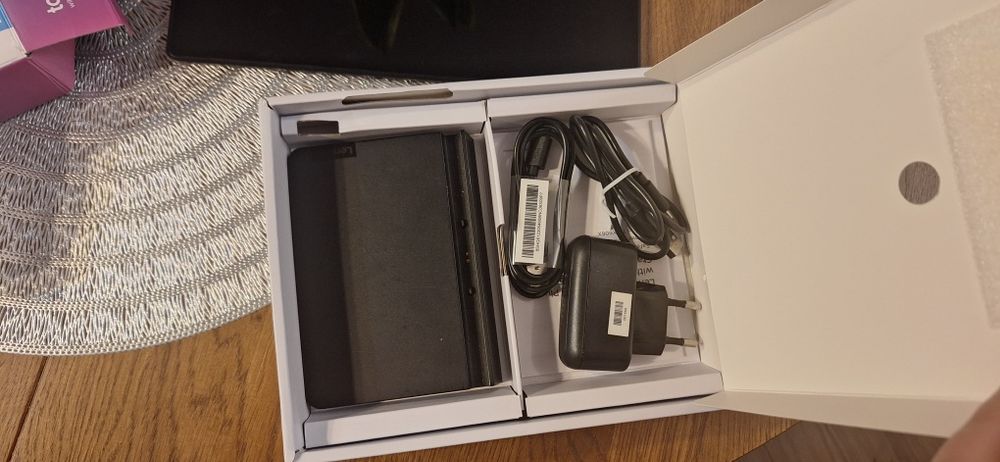 Tablet Lenovo Tab M10 FHD Plus 2/32GB Srebrny + podstawka ładująca