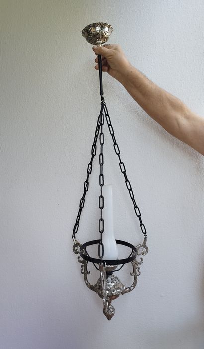 Candeeiro metálico de tecto antigo ( vintage) com chaminé opalina