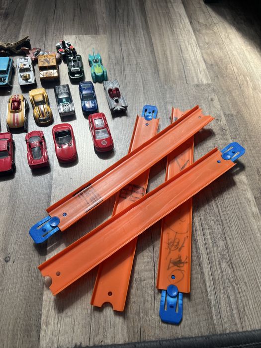 Фура HotWheels + машинки 34шт.