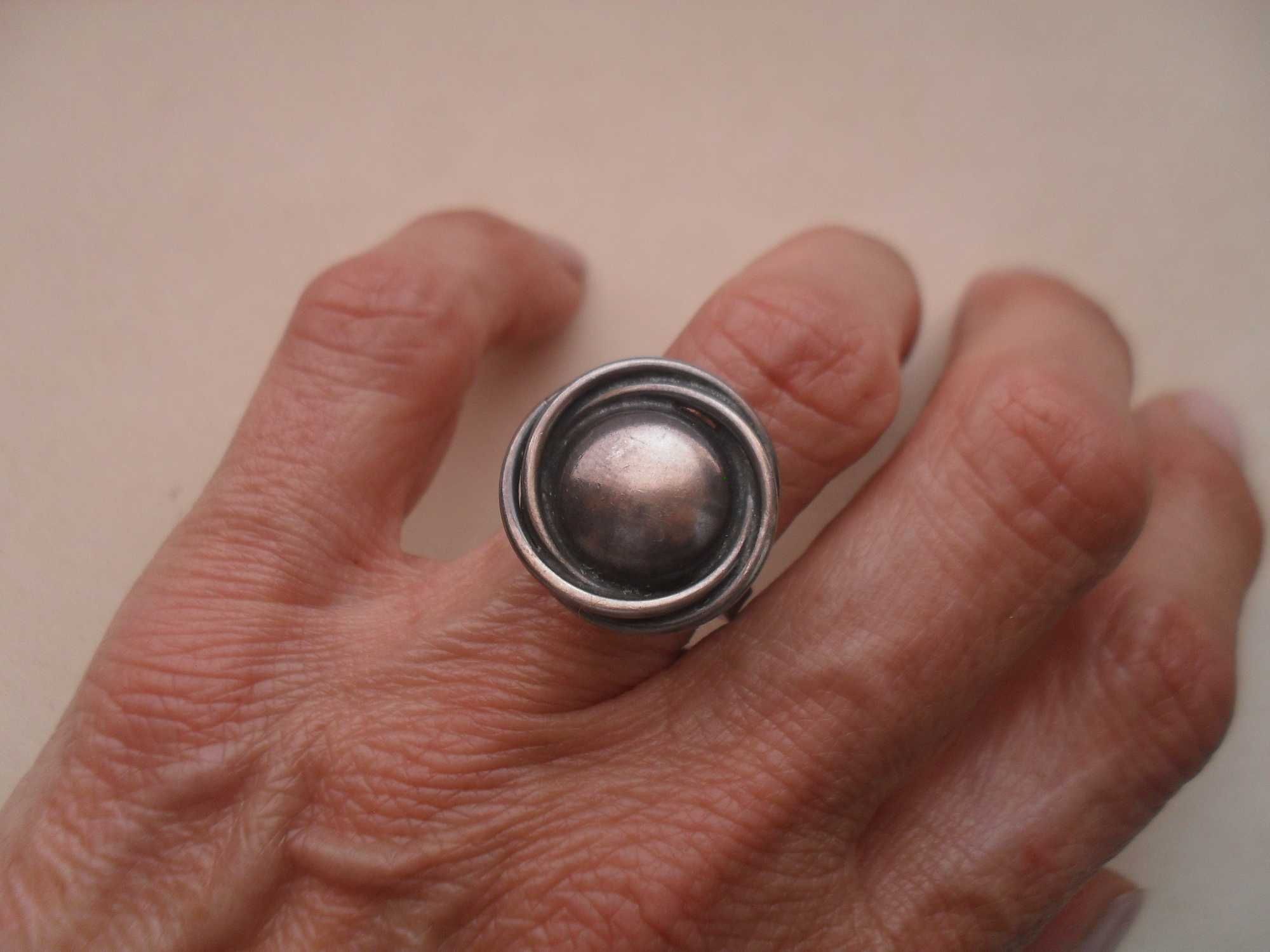 Rytosztuka - stary srebrny pierścionek - cena ost