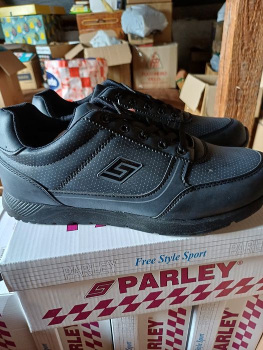 Продам кросівки   ( нові) 37 р.