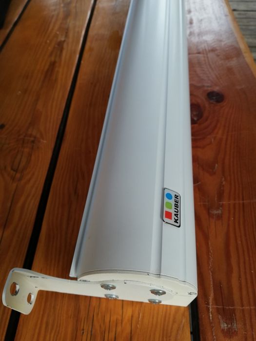 Ekran projekcyjny elektryczny Kauber White labe 200x150 MADE IN POLAND