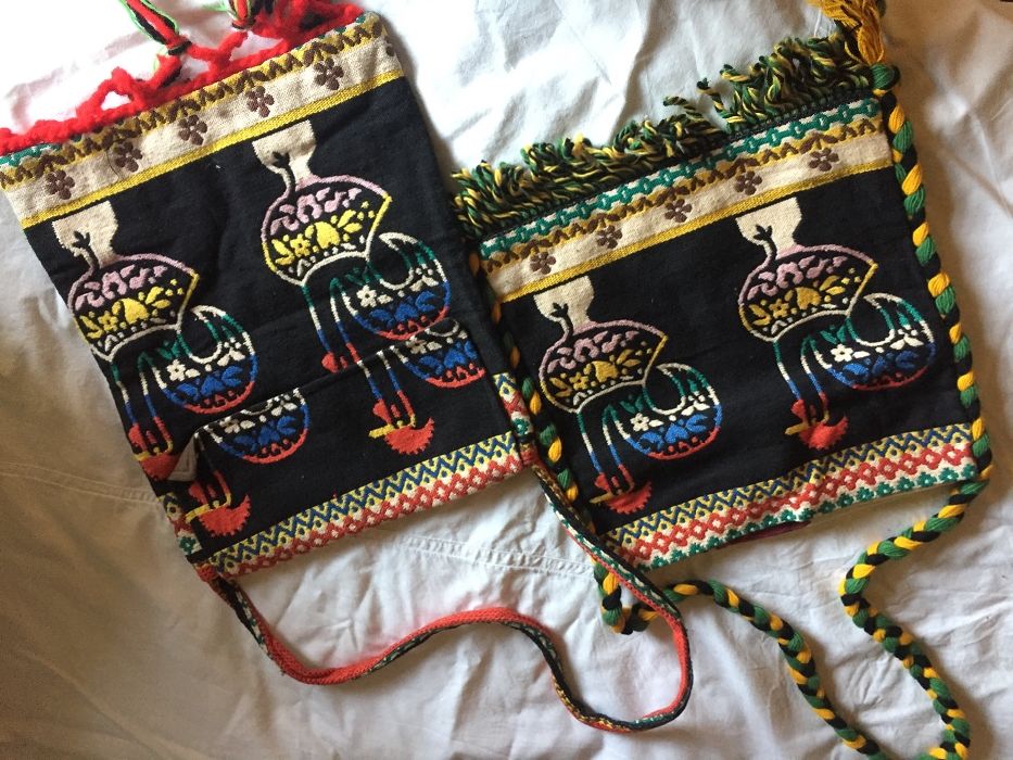 Bolsas e carteiras de astesanato