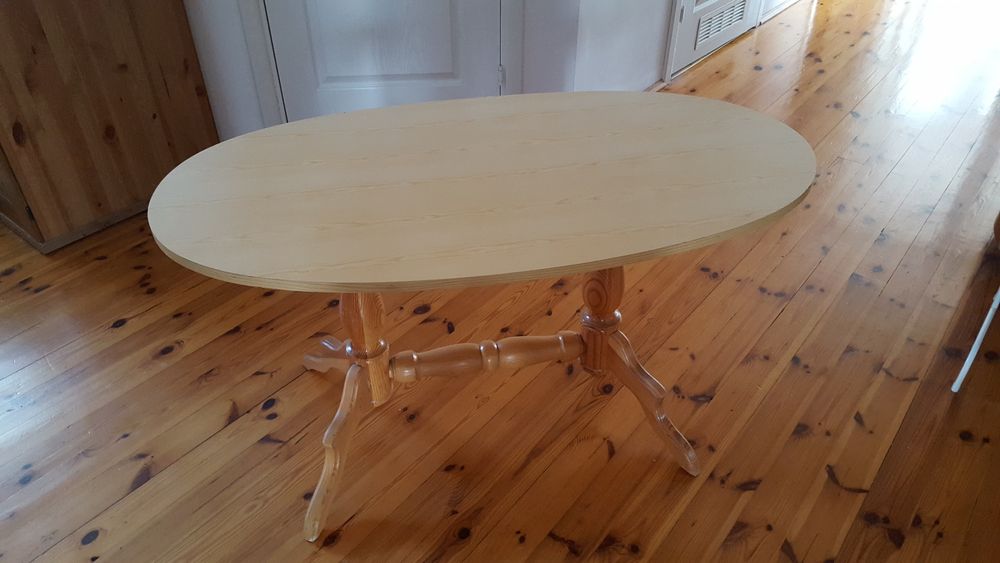 Owalny stolik ława 114x60 cm razem z obrusem