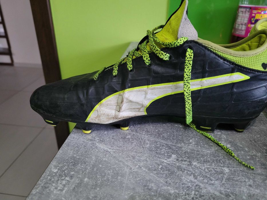 Buty sportowe typu kroki
